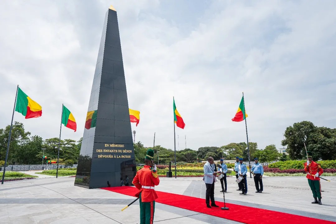 Le monument aux dévoués morts 
